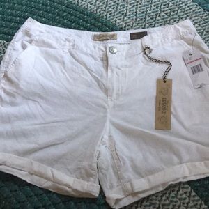 NWT! Vintage America White Linen Shorts Size 10